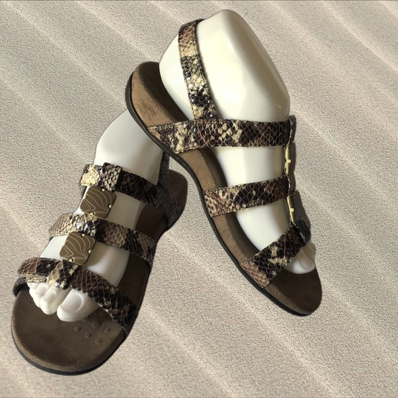 vionic snakeskin sandals